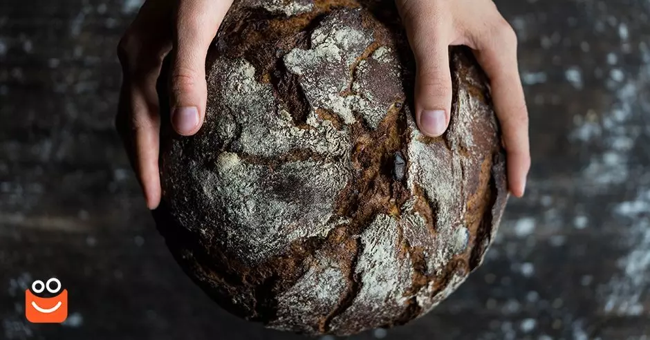 Cum să coacem pâine de casă rapid și ușor