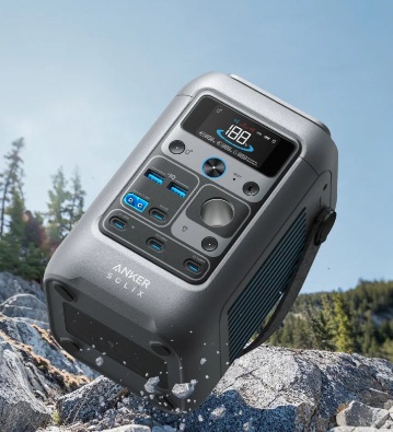 încărcător baterie pe stânci