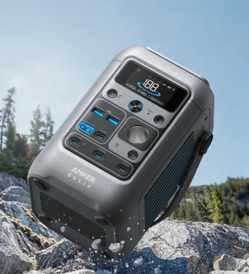 încărcător baterie pe stânci