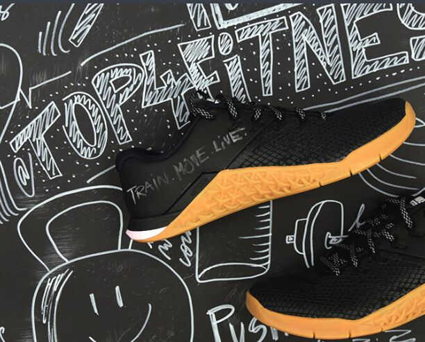 adidasi negri cu galben pentru fitness