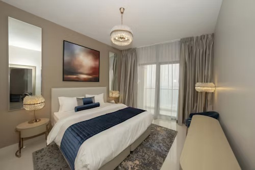 dormitor luminos cu pat matrimonial