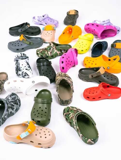 slapi crocs colorati