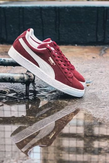 sneakers roșu burgundy cu talpă albă de firmă