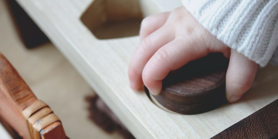 jucarie din lemn pentru bebelusi